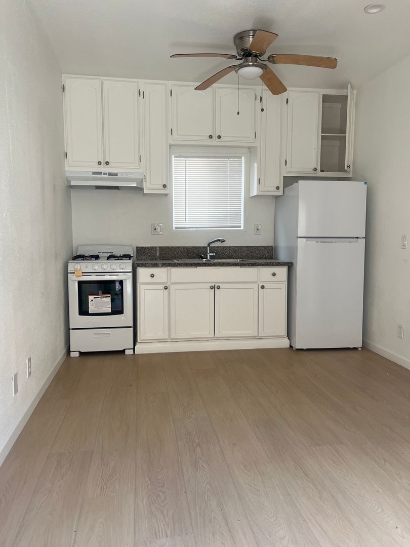 Long Beach Apartment: 842 Alamitos Avenue