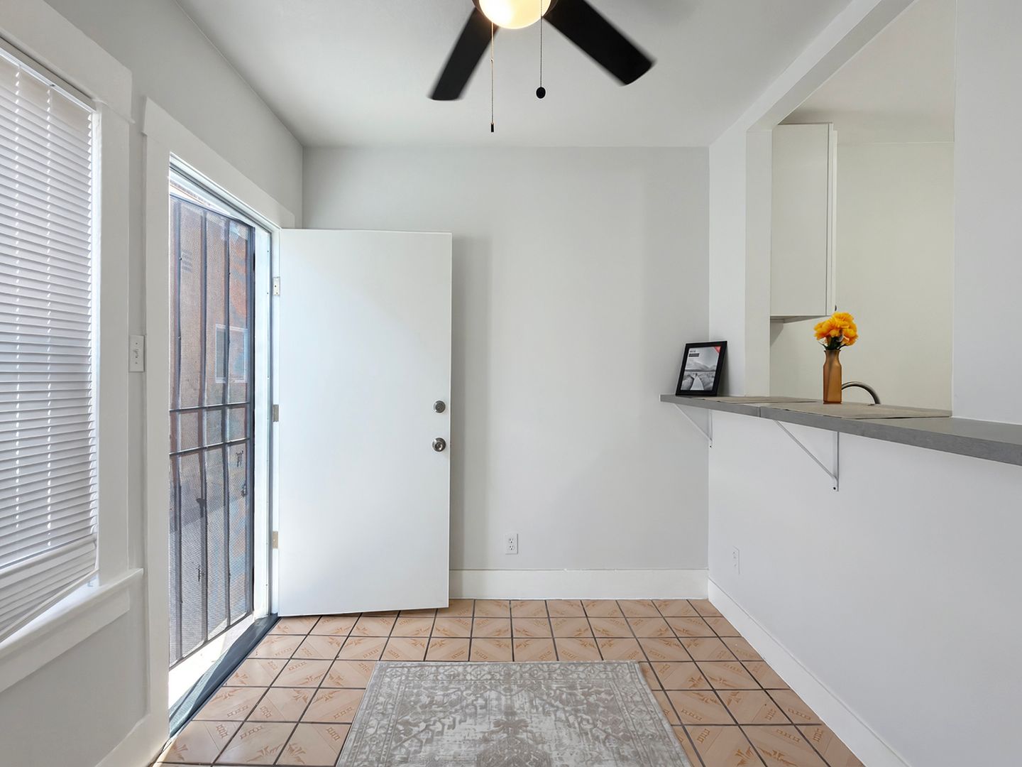 Long Beach Apartment: 1210 Hoffman Avenue