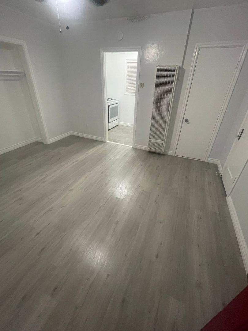 Long Beach Apartment: 4186 Elm Ave