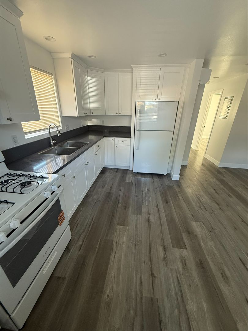 Lynwood Apartment: 11460 Copeland Street