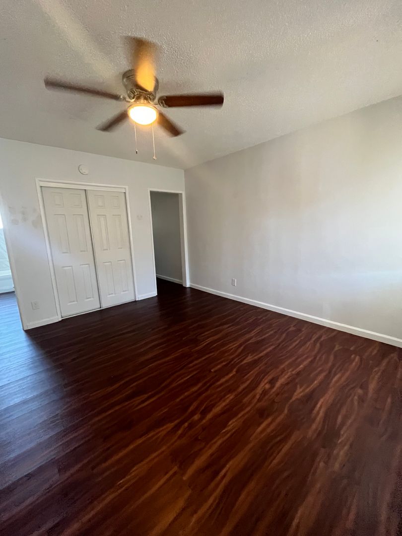 Long Beach Apartment: 5936 Orange Ave