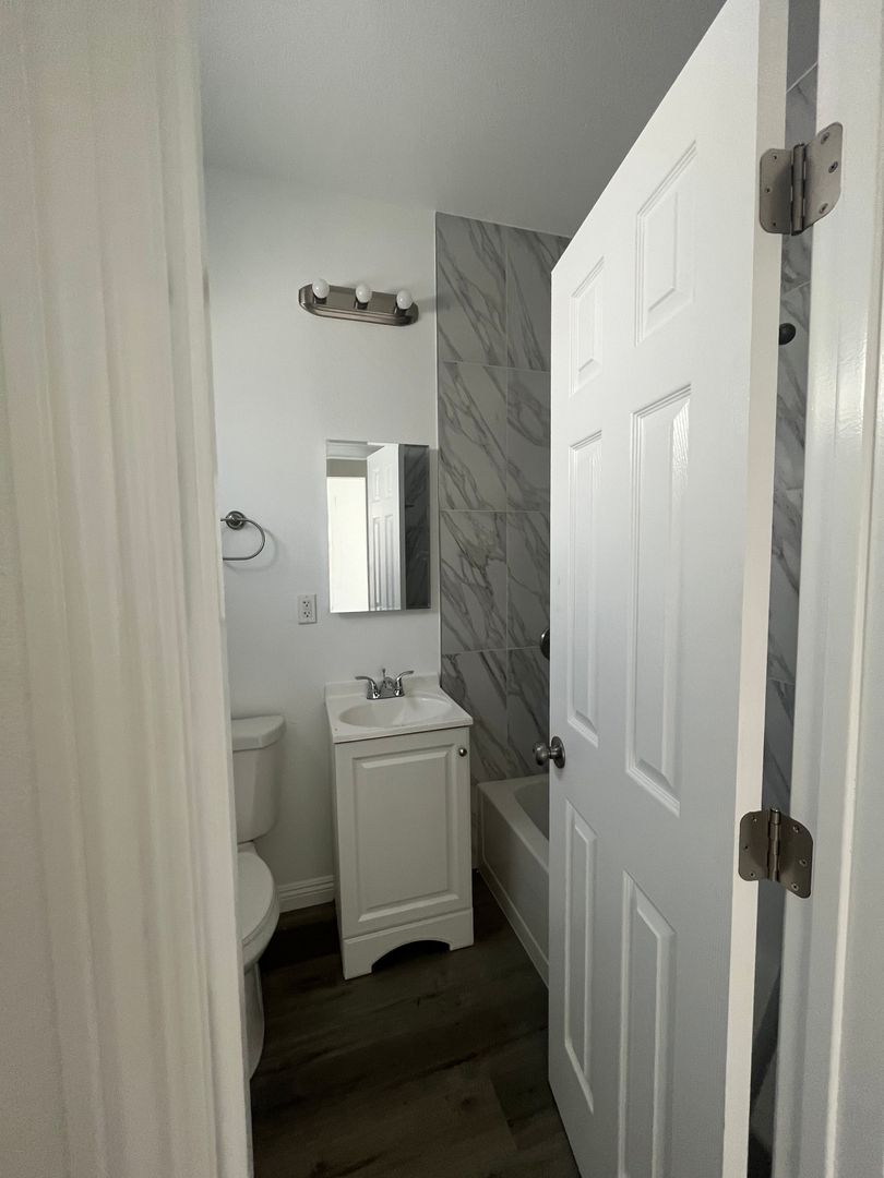 California Apartment: 626 East 5th Street