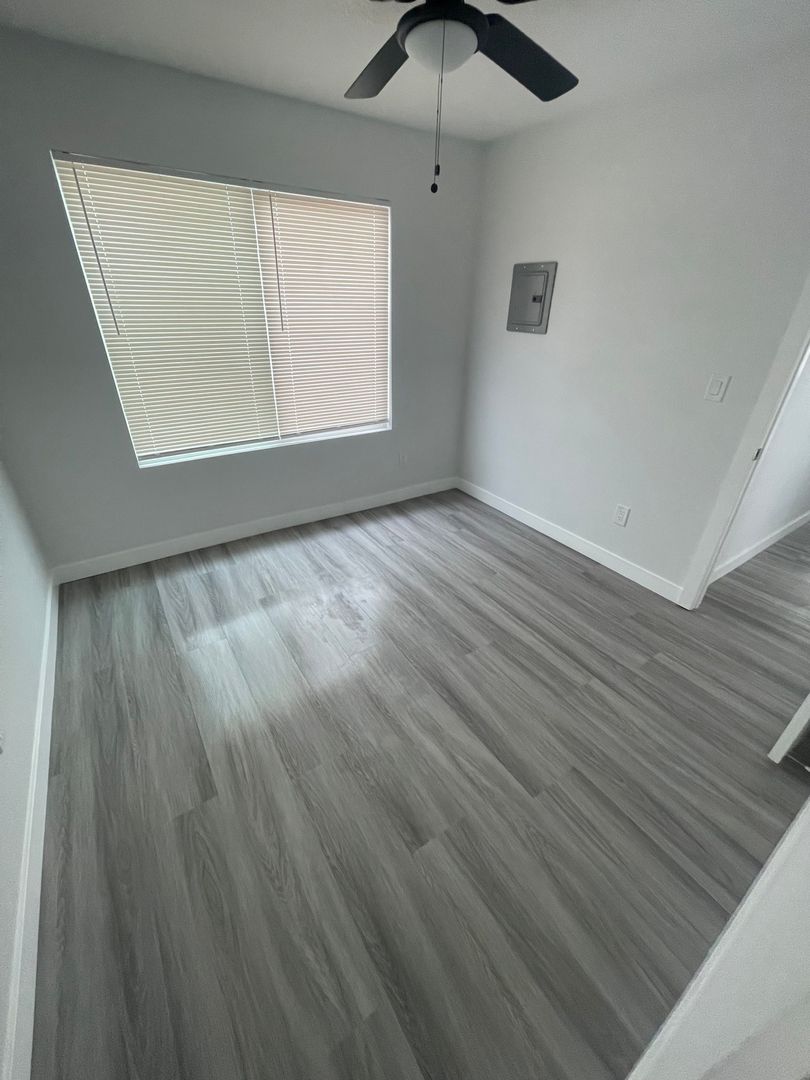 Long Beach Apartment: 1325 Stanley Avenue