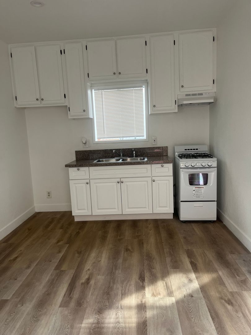 Long Beach Apartment: 842 Alamitos Avenue