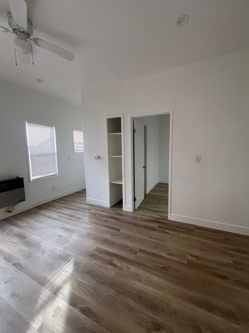 Long Beach Apartment: 935 Alamitos Avenue