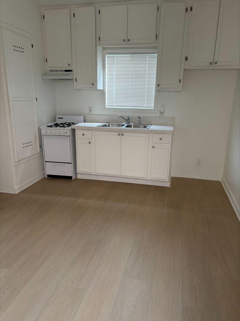 Long Beach Apartment: 842 Alamitos Avenue