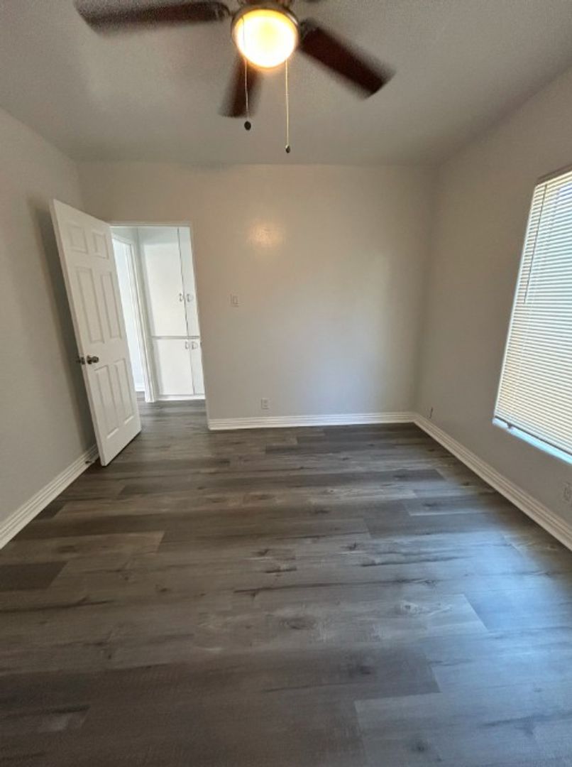 Long Beach Apartment: 1935 Locust Ave