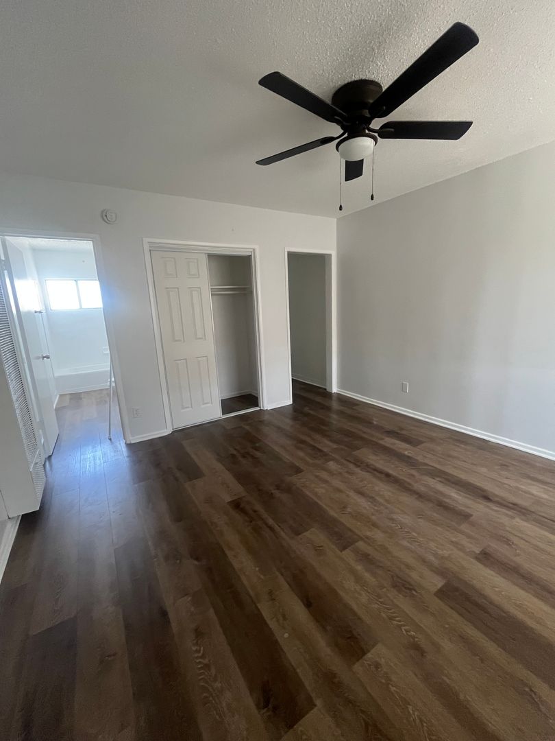 Long Beach Apartment: 5936 Orange Ave