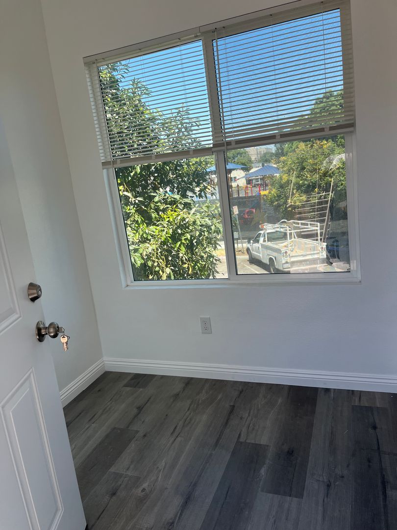 California Apartment: 626 East 5th Street