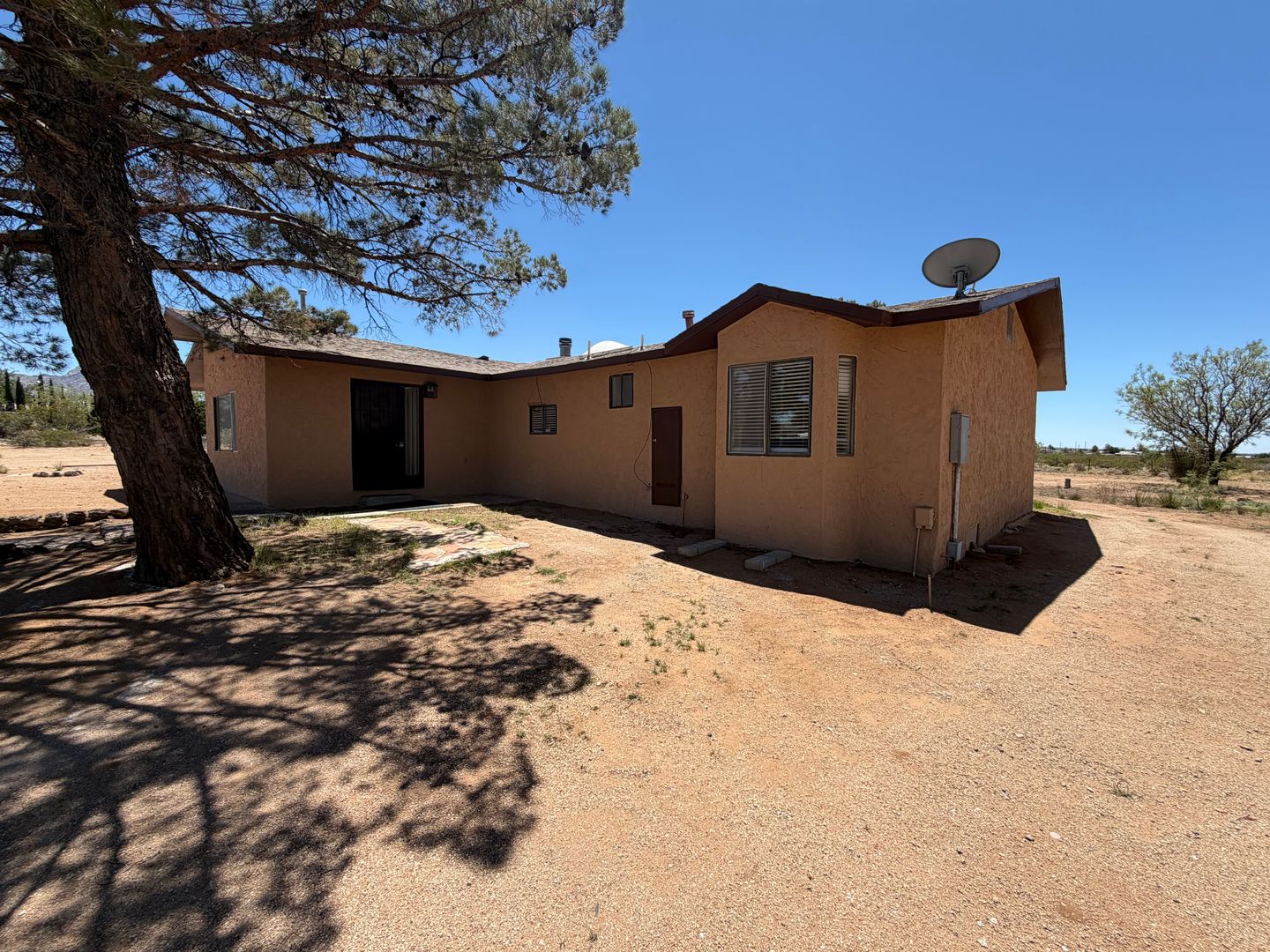 Las Cruces House: 9564 Hondo Place