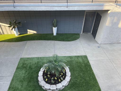 Upper 1 bed+ 1 bath Available Unit in the HEART of Lomita