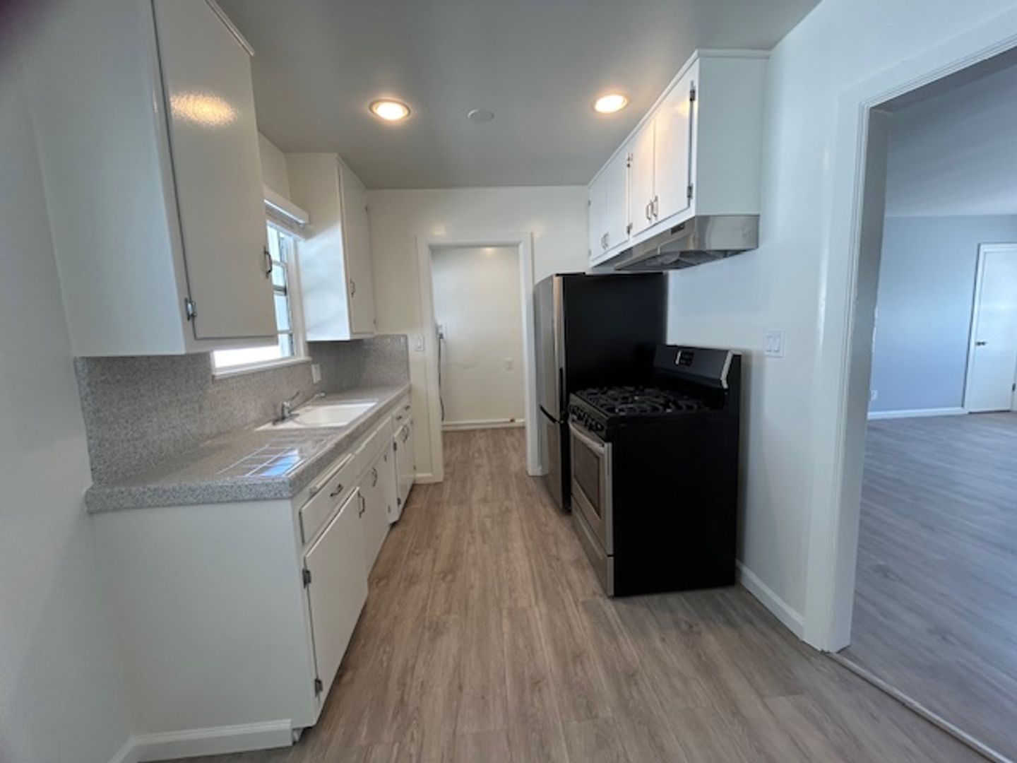 Hawthorne Apartment: 4634 W. El Segundo Blvd.