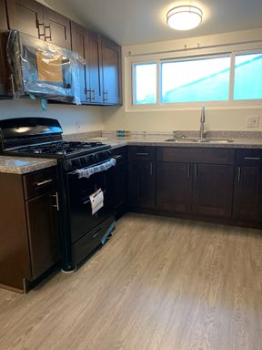 COZY Upstairs 2 Bedroom / 1 Bathroom Unit in the HEART of Inglewood – photo 1