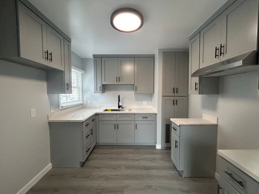 *MOVE IN SPECIAL* Amazing downstairs 2 Bed + 1 Bath + Patio + Garage Minutes to the Sand & Riviera Village – photo 1