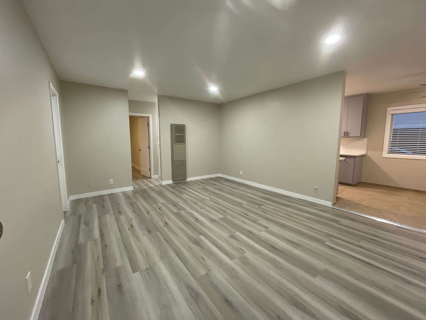 Inglewood Apartment: 625 E. Queen Street
