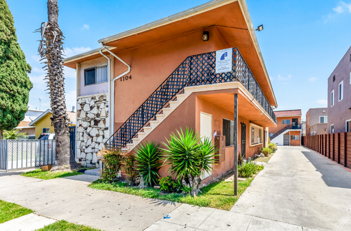 *MOVE IN SPECIAL* BEAUTIFUL & COZY ONE BEDROOM/ONE BATH UNIT W/ PARKING INCLUDED – photo 1