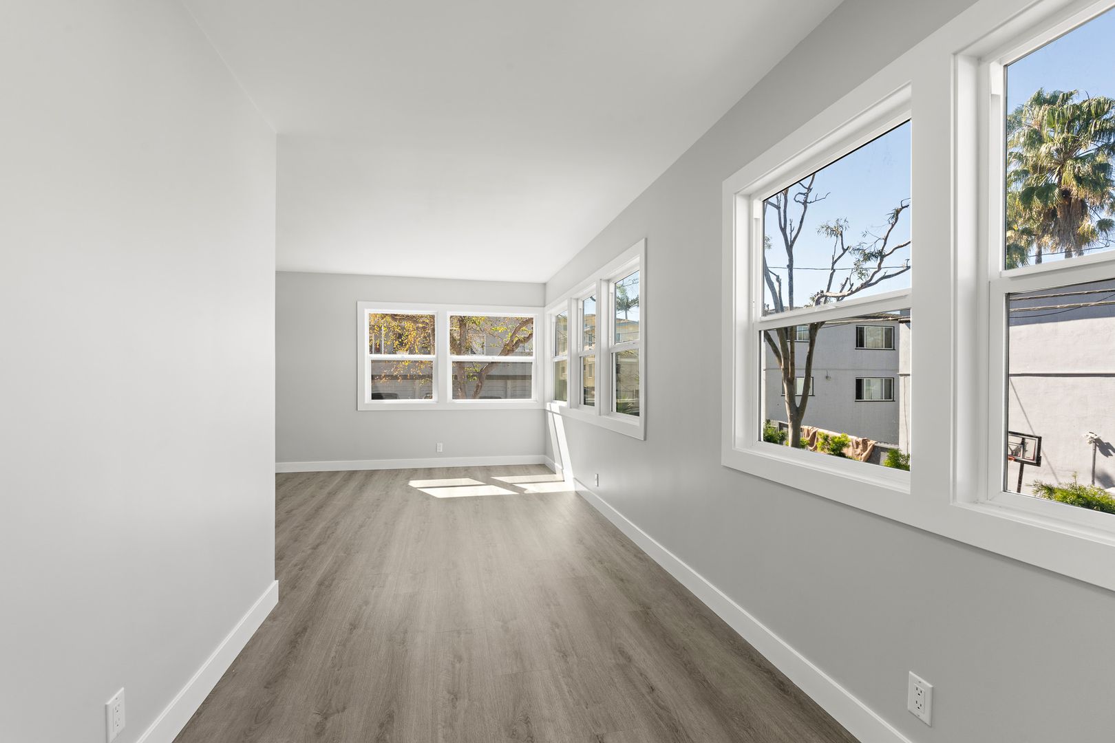 Redondo Beach Apartment: 305 Calle Miramar