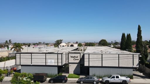 SPACIOUS TWO BEDROOM APARTMENT IN LOMITA