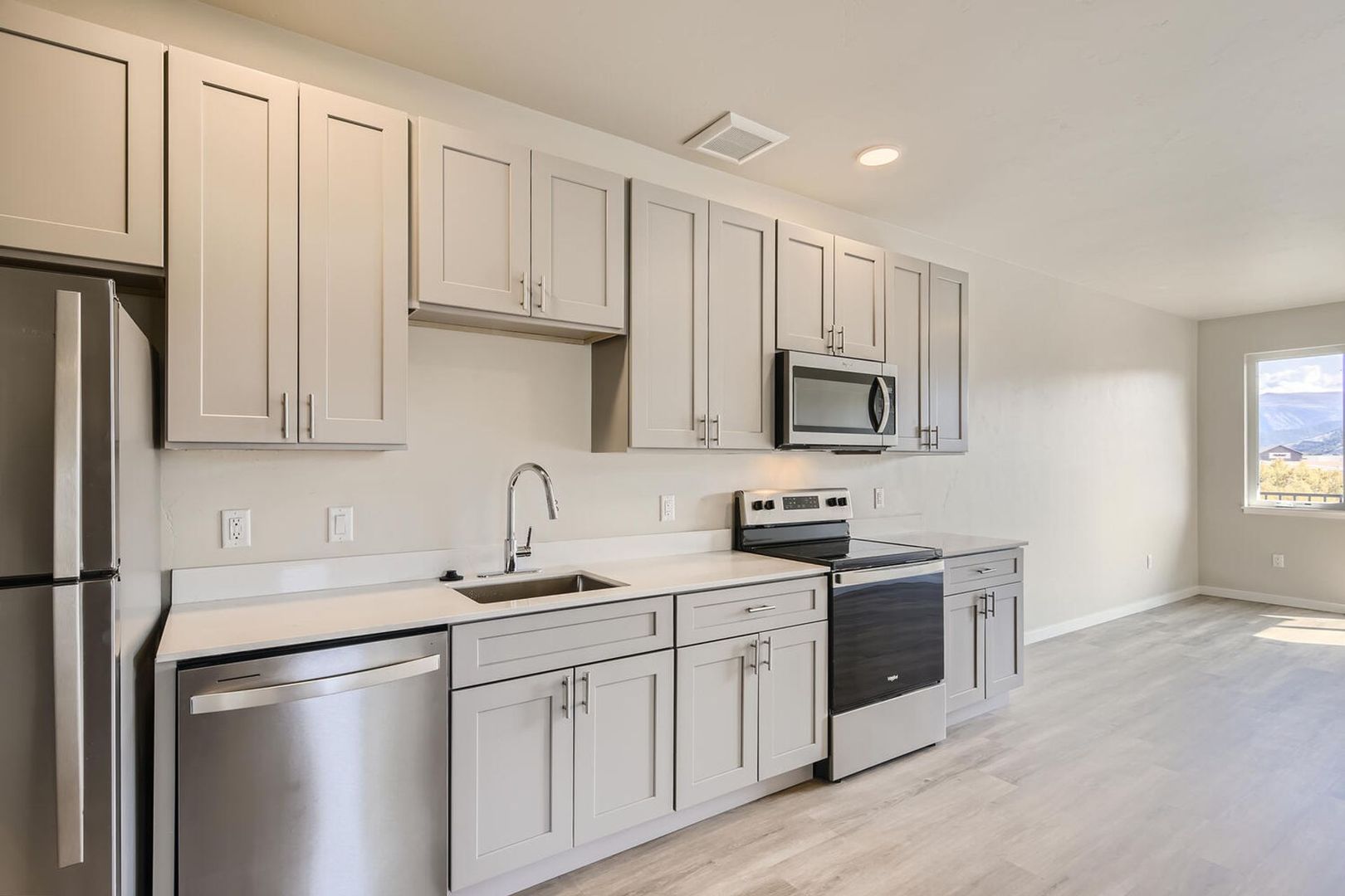 Eagle Apartment: 435 Eby Creek Road