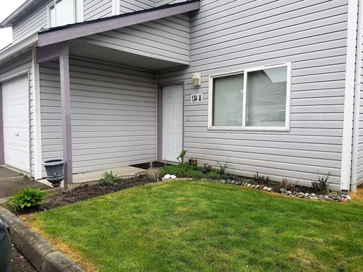 Audrey Ellen Court: Rare- Downstairs 2 Bedroom Flat! – photo 1
