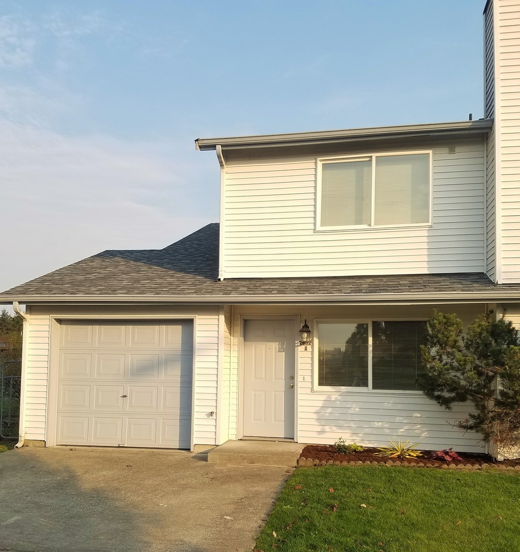 Auburn Apartment: 915-919 28th Street NE