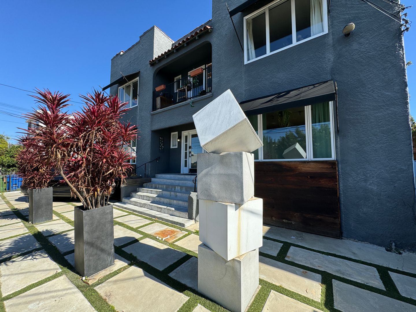 Los Angeles Apartment: 1216 N Kenmore Ave