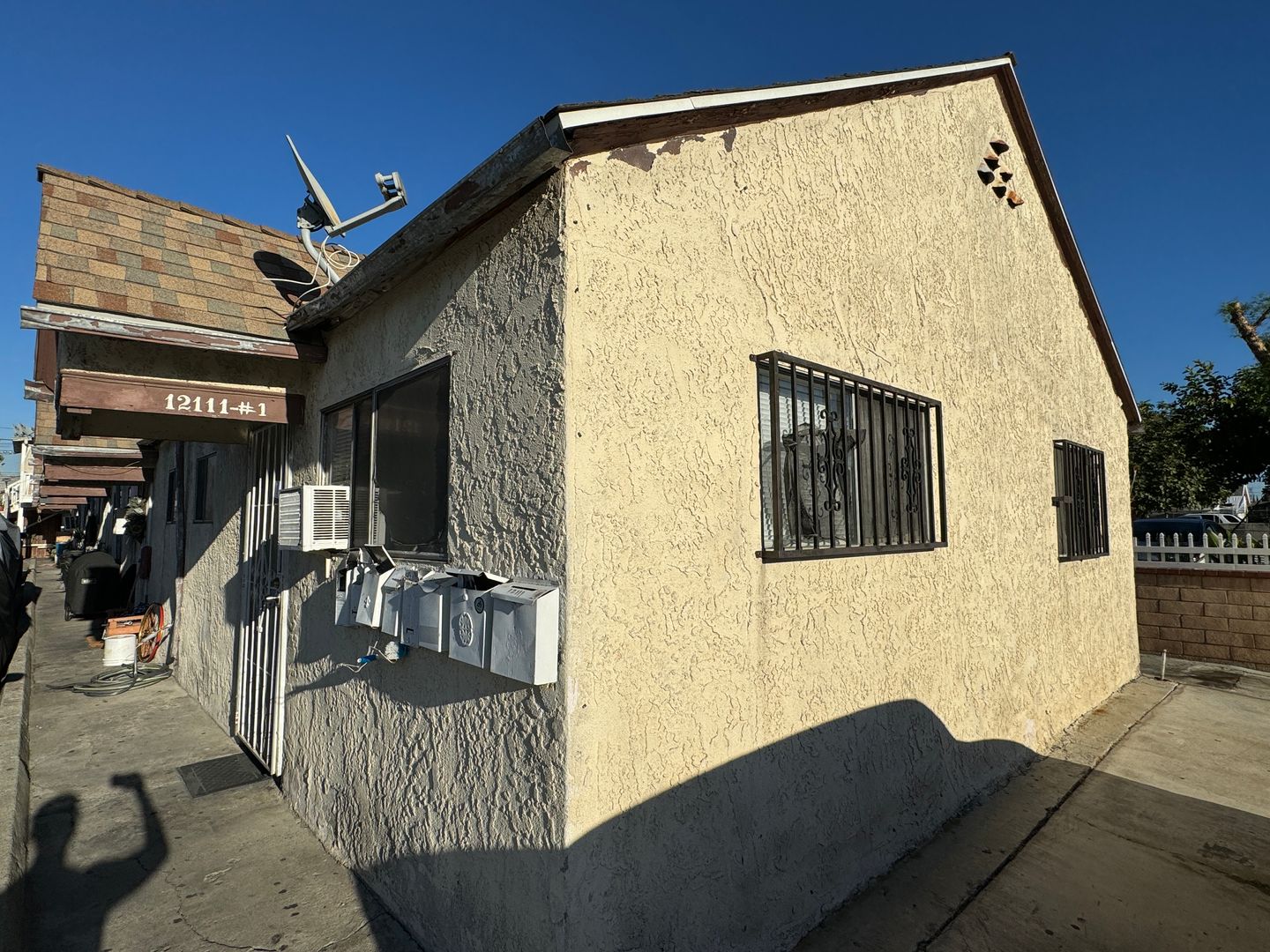 El Monte Apartment: 12111 - 12115 1/2 Morehouse St