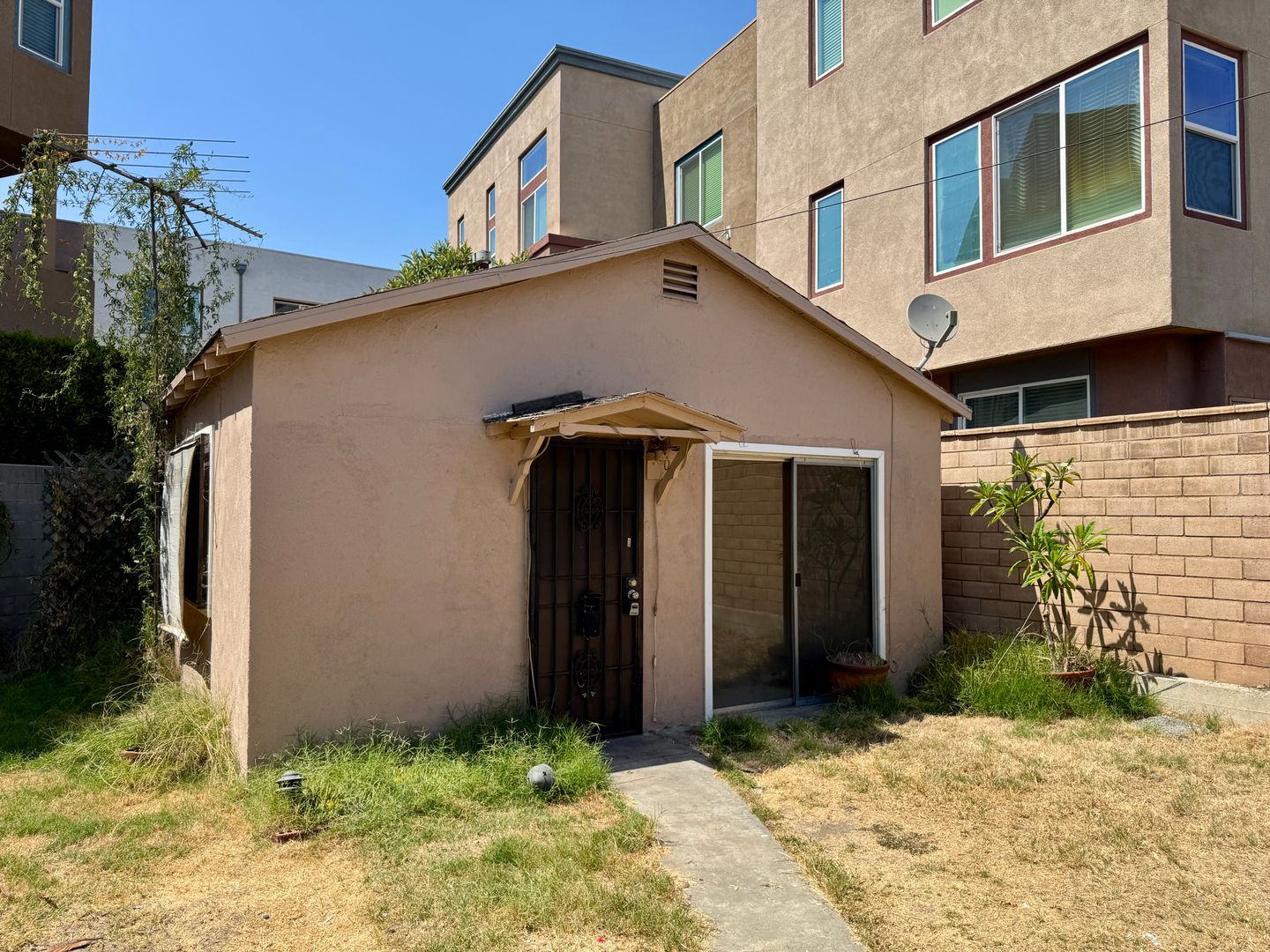 El Monte Apartment: 11427-11429 1/2 Garvey Ave.