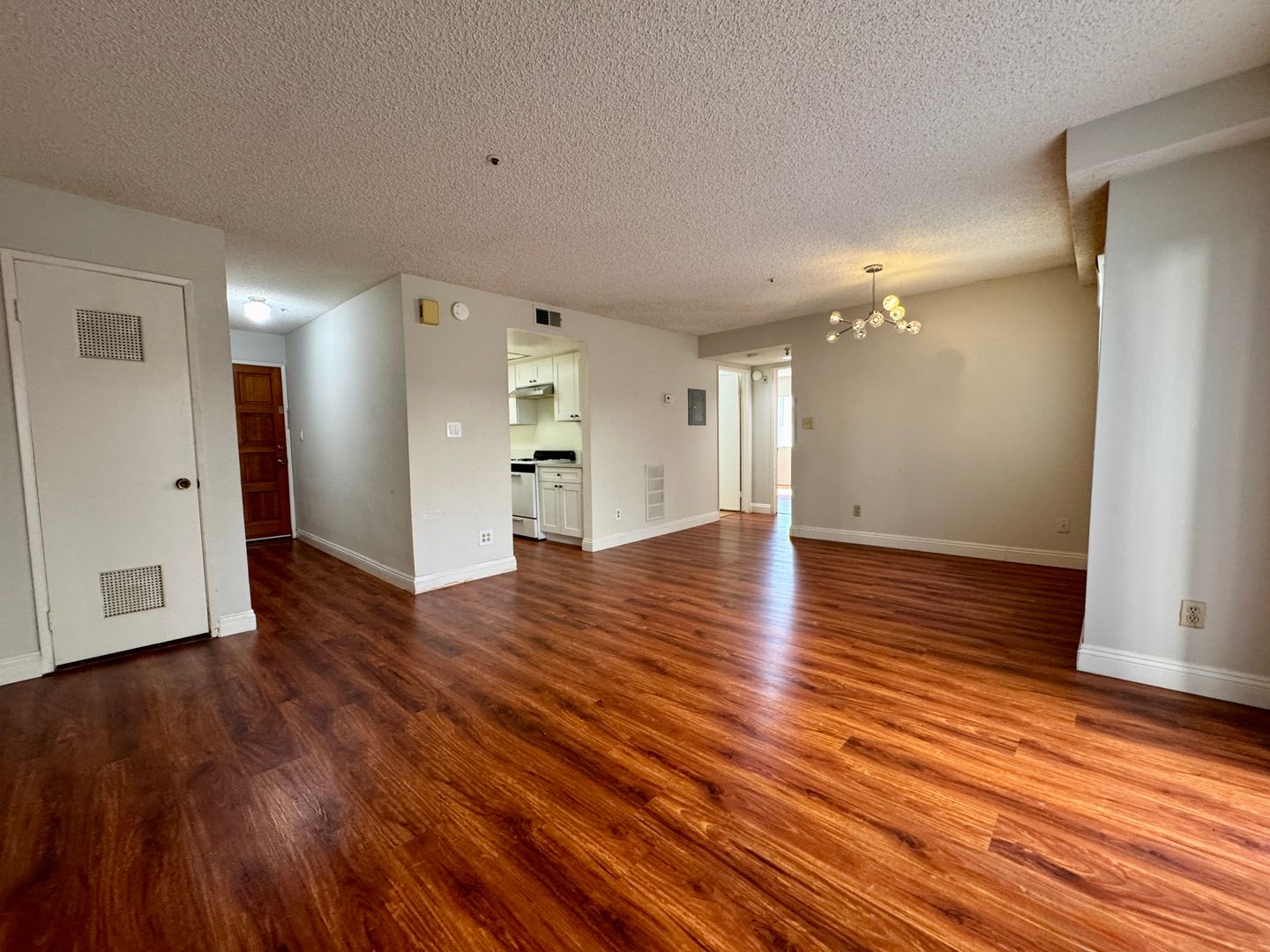 Pasadena Apartment: 987 E. Del Mar Blvd.