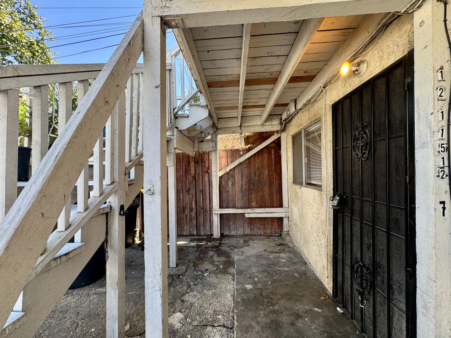 El Monte Apartment: 12111 - 12115 1/2 Morehouse St