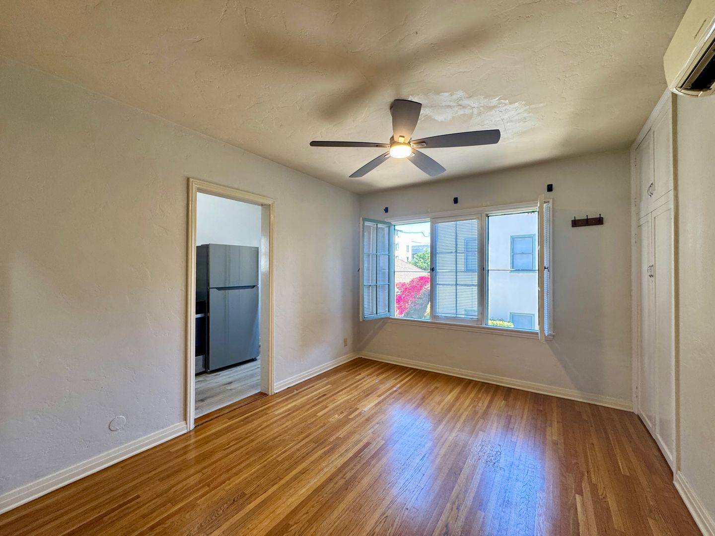 Pasadena Apartment: 697 - 701 Mira Monte Pl