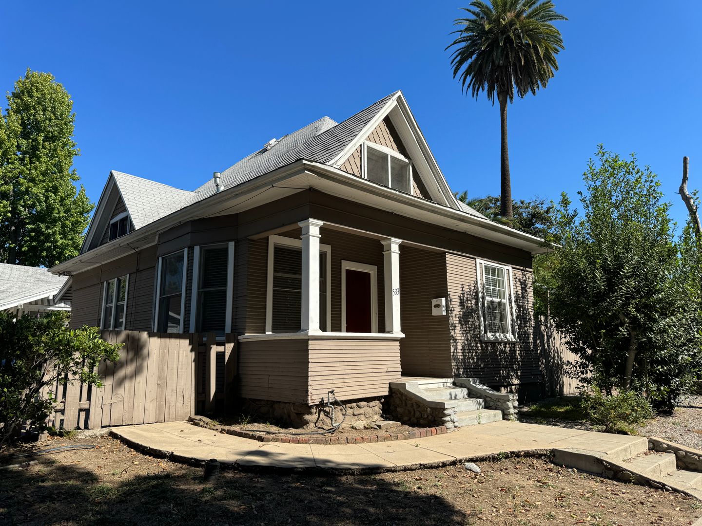 Pasadena Apartment: 498 - 500 N Oakland Ave/533 E. Villa Street