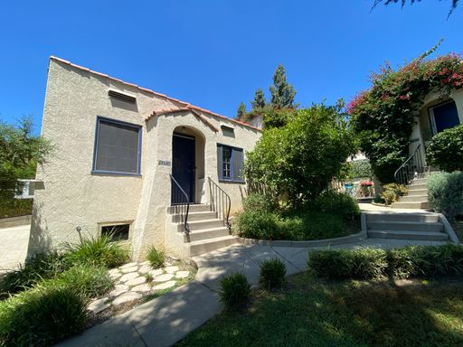 One Bedroom/One Bathroom South Pasadena Apt. with Washer/Dryer Hookups and Refrigerator