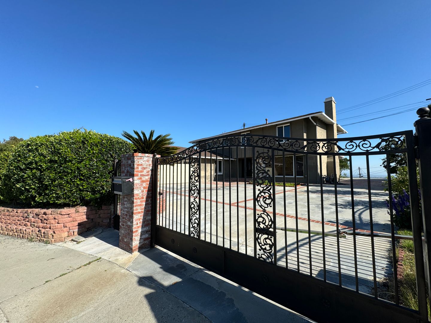 Whittier House: 13678 Sycamore Dr