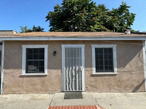 Available October 2026: One Bedroom, One Bathroom Long Beach Apartment – photo 1