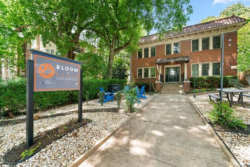 RENOVATED LARGE Studio on Ponce-Steps away from PONCE CITY MARKET! – photo 1