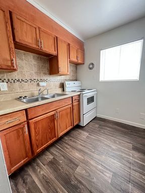 FREE RENT IN THE HEART OF MARIETTA!! IMMEDIATE MOVE IN!! – photo 1