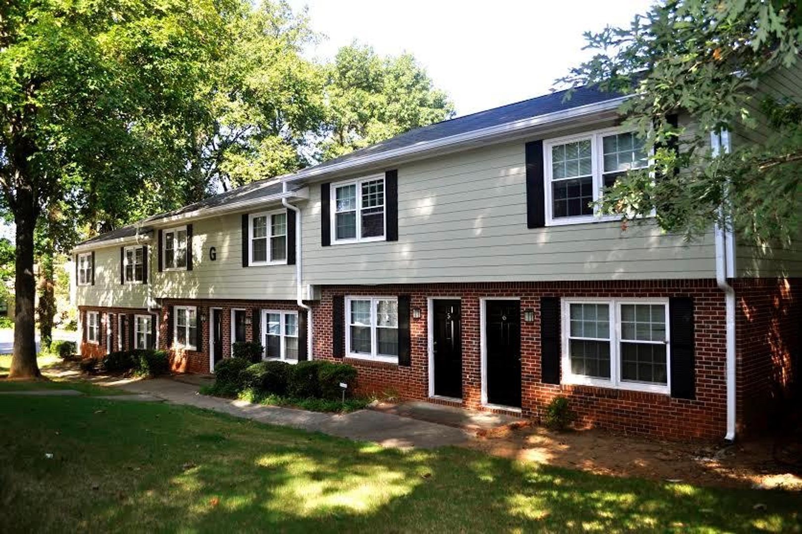 Lilburn Apartment: 450 Lilburn School Rd NW