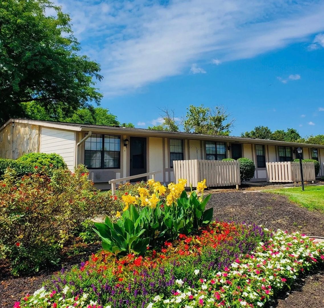 Norcross Apartment: 209 Meadowood Commons