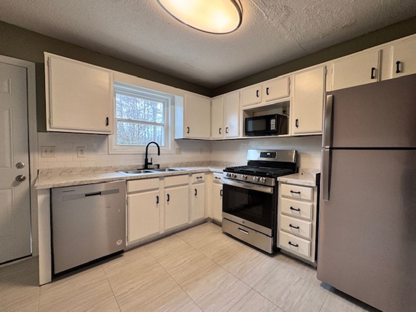 Kennesaw House: 1050 Sand Wedge Circle NW