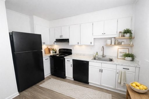 ONE MONTH RENT FREE! Spacious Two Bedroom Townhome / Only 2 units availables