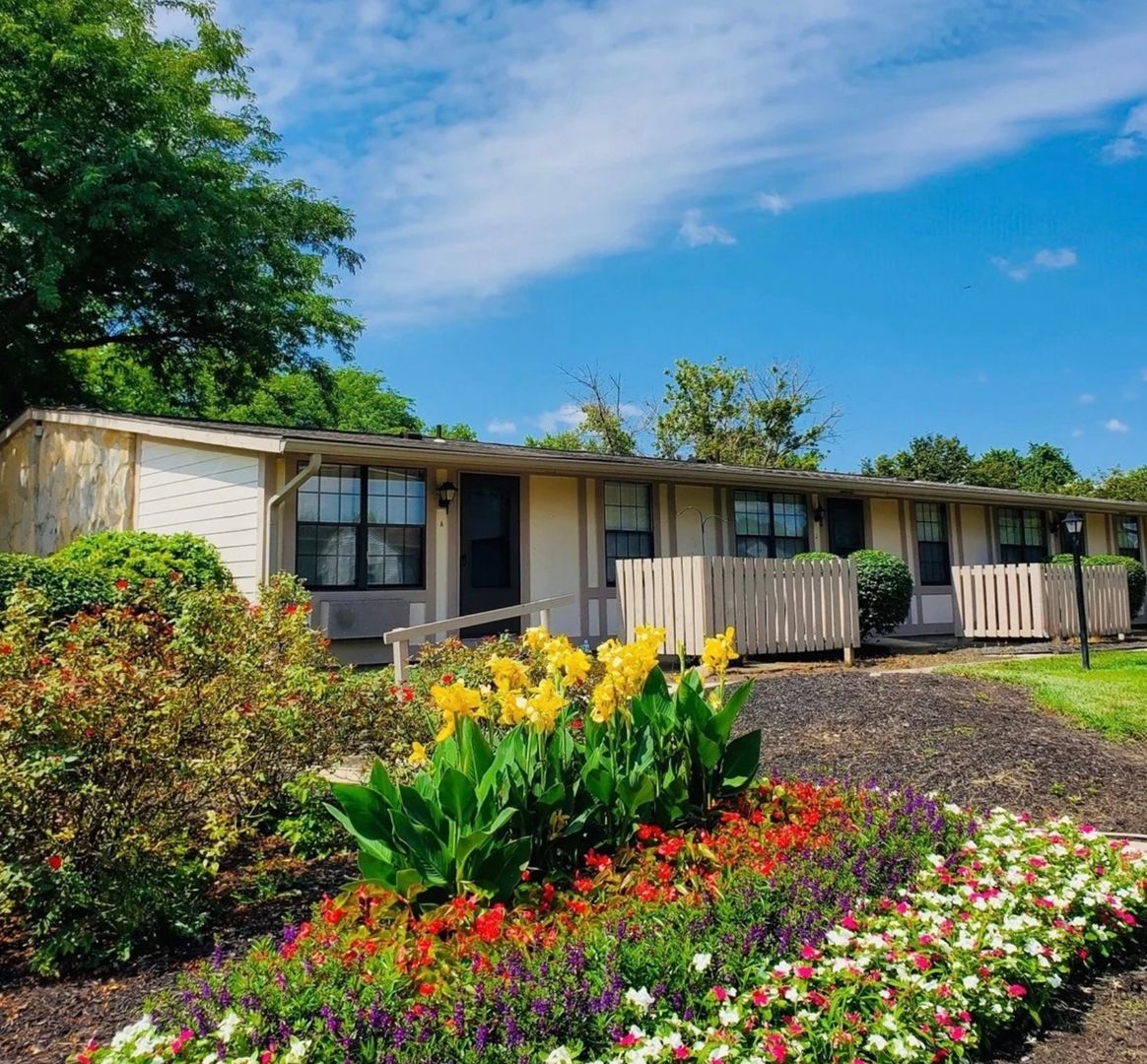 Norcross Apartment: 209 Meadowood Commons