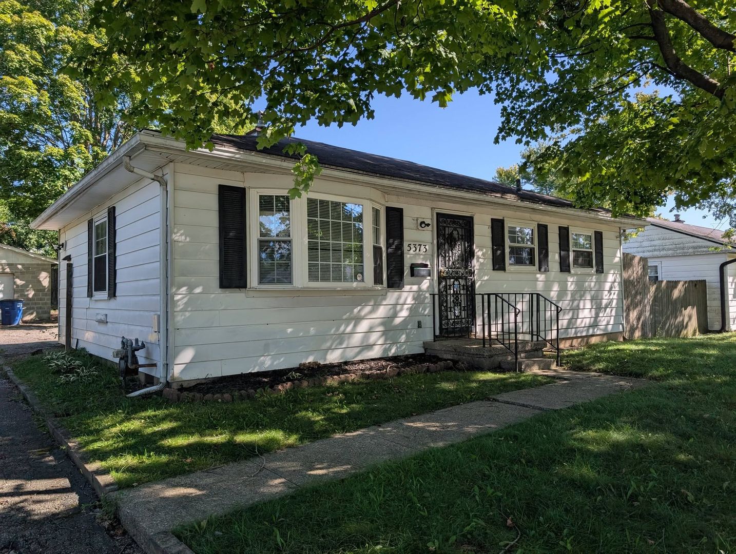 Dayton House: 5373 Pickford Drive