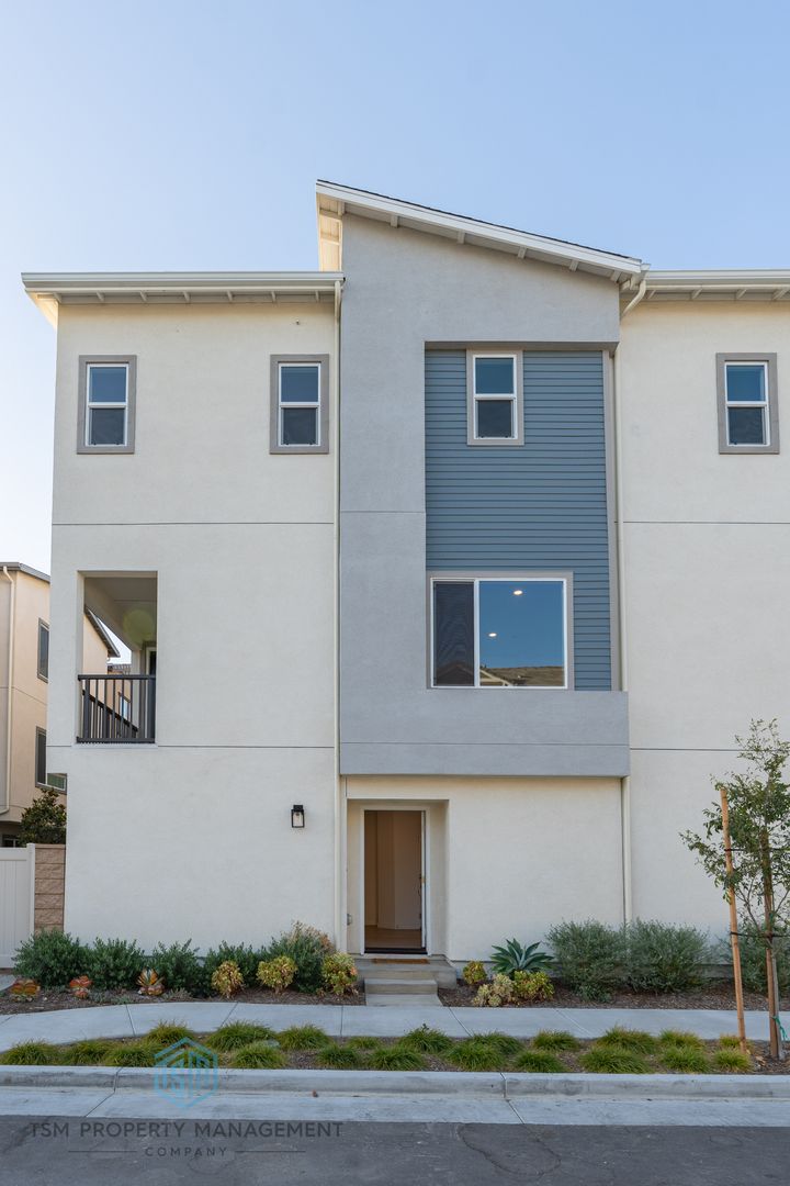 South El Monte House: 2539 Dorris St