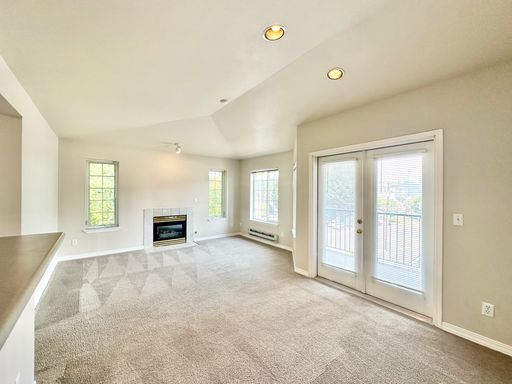 1 Month Free on your 1st Full Month in the Top Floor Vaulted Ceilings with Balcony! – photo 1