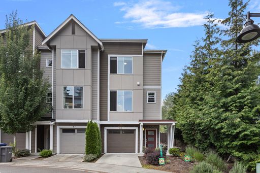 Modern 2 Bed, 2.5 Bath End-Unit Townhome with A/C & 2-Car Garage – photo 1