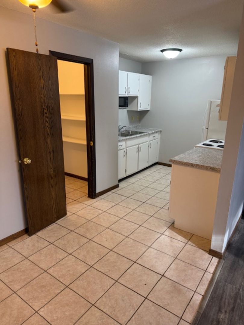 Anoka Apartment: 2820 / 2826 Euclid Ave.