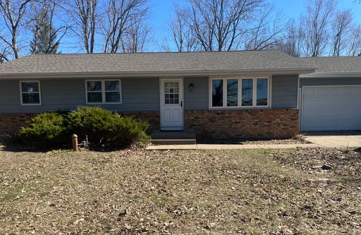 4 bedroom 2.5 Bathrooms