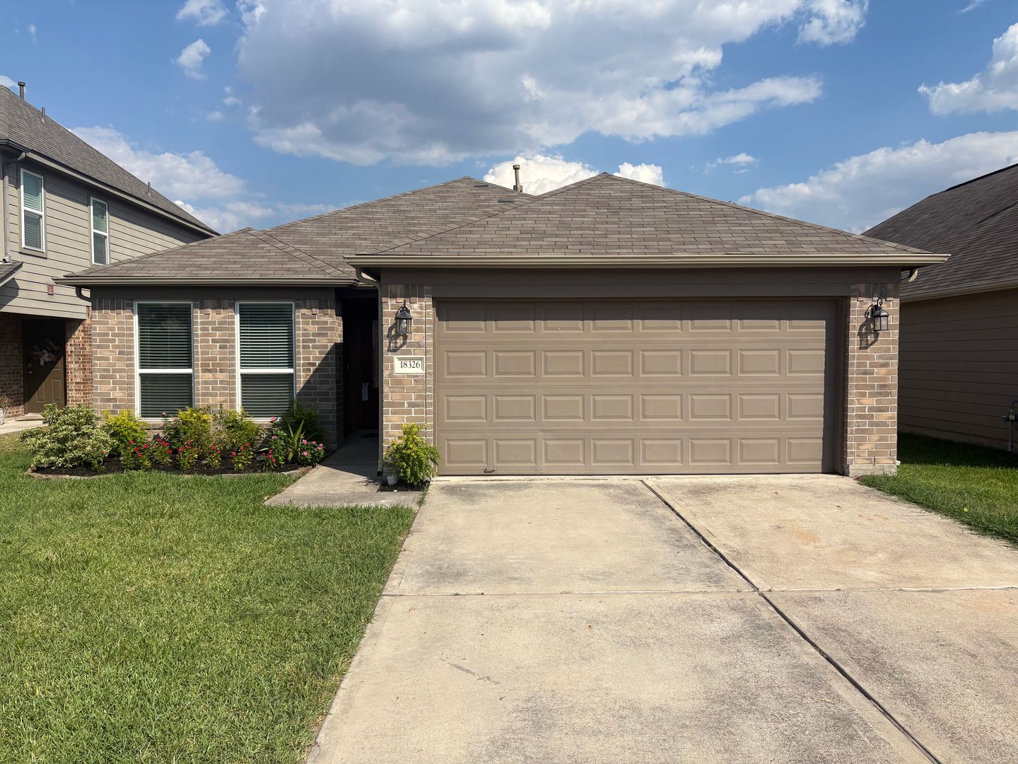 Houston House: 18326 West Hardy Rd