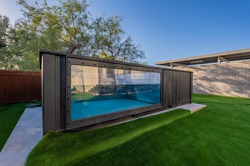 The Aquarium just a couple blocks from UofA campus! Pre-leasing for AUGUST! – photo 1